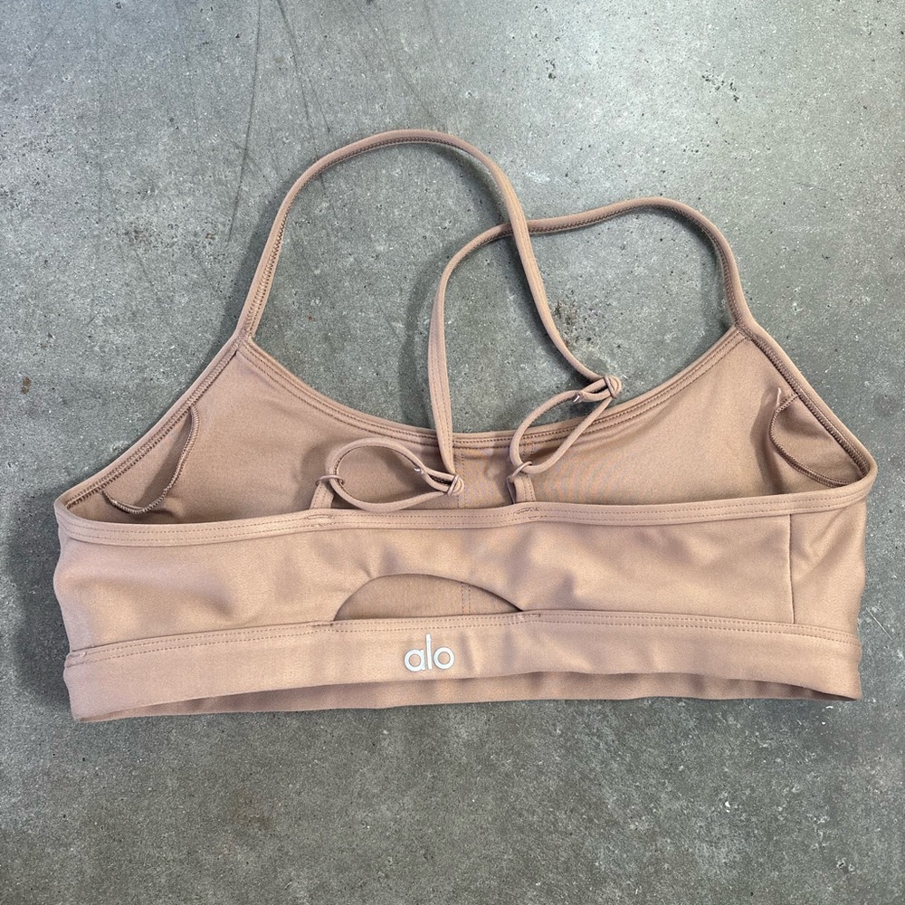 ALO Yoga Airlift Sports Bra In Gravel Beige